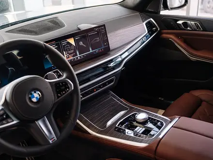 BMW X7 XDrive 40i 2025 года за 82 385 639 тг. в Астана – фото 7