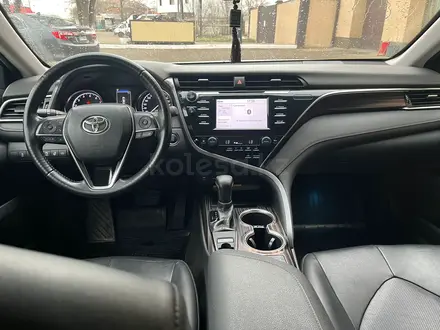 Toyota Camry 2019 года за 13 500 000 тг. в Уральск – фото 12