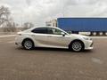 Toyota Camry 2019 года за 13 500 000 тг. в Уральск – фото 4