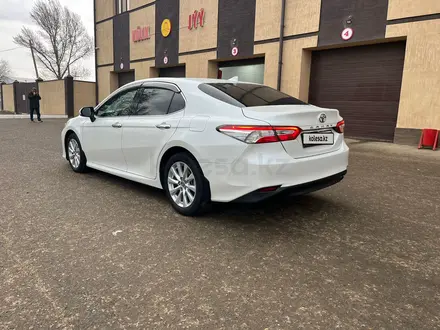 Toyota Camry 2019 года за 13 500 000 тг. в Уральск – фото 5