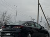 Hyundai Sonata 2018 года за 6 300 000 тг. в Шымкент – фото 2