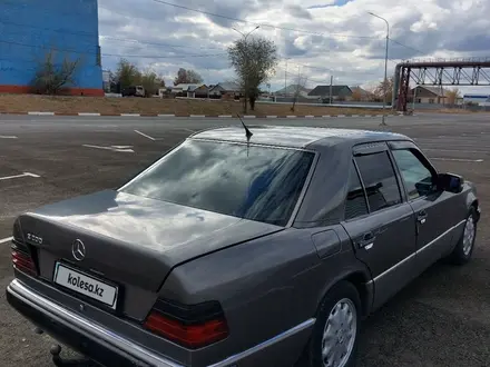 Mercedes-Benz E 200 1993 года за 2 000 000 тг. в Жезказган – фото 5