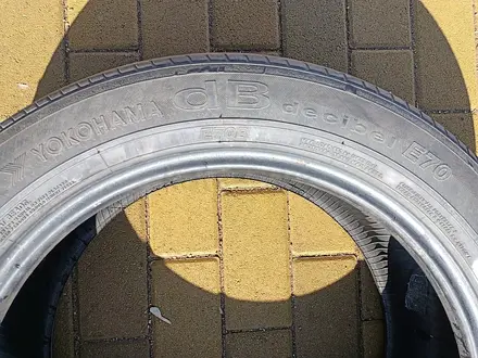 Шины 215/55 R17 — "Yokohama dB decibel E70" (Япония), летние, в х за 50 000 тг. в Астана – фото 4