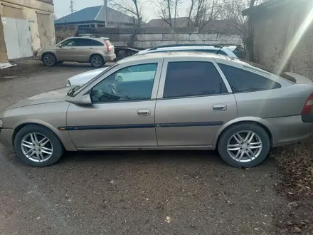 Opel Vectra 1997 года за 1 350 000 тг. в Караганда – фото 4