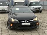 Toyota Camry 2016 года за 8 900 000 тг. в Атырау – фото 2