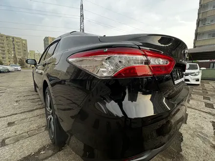 Toyota Camry 2021 года за 16 500 000 тг. в Алматы – фото 11