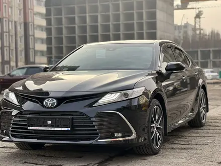 Toyota Camry 2021 года за 16 500 000 тг. в Алматы – фото 2