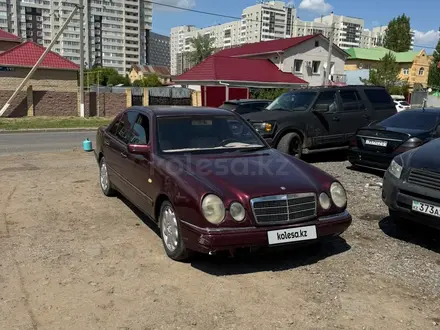 Mercedes-Benz E 320 1996 года за 2 000 000 тг. в Астана
