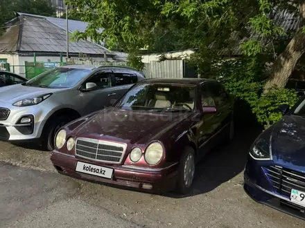 Mercedes-Benz E 320 1996 года за 2 000 000 тг. в Астана – фото 3