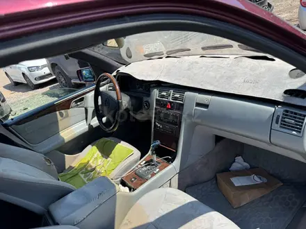 Mercedes-Benz E 320 1996 года за 2 000 000 тг. в Астана – фото 6