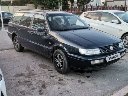 Volkswagen Passat 1993 года за 1 500 000 тг. в Уральск – фото 2