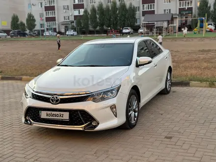 Toyota Camry 2017 года за 14 500 000 тг. в Актобе