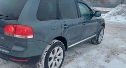 Volkswagen Touareg 2004 года за 2 300 000 тг. в Астана