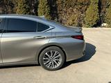 Lexus ES 250 2021 годаfor21 500 000 тг. в Алматы – фото 3