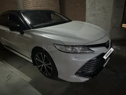 Toyota Camry 2020 года за 13 500 000 тг. в Астана – фото 2