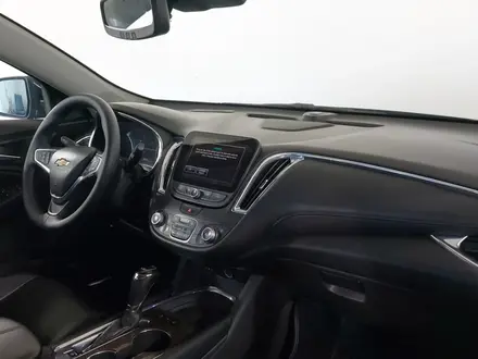 Chevrolet Malibu 2017 года за 6 690 000 тг. в Шымкент – фото 15