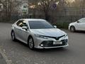 Toyota Camry 2020 года за 15 300 000 тг. в Алматы – фото 2