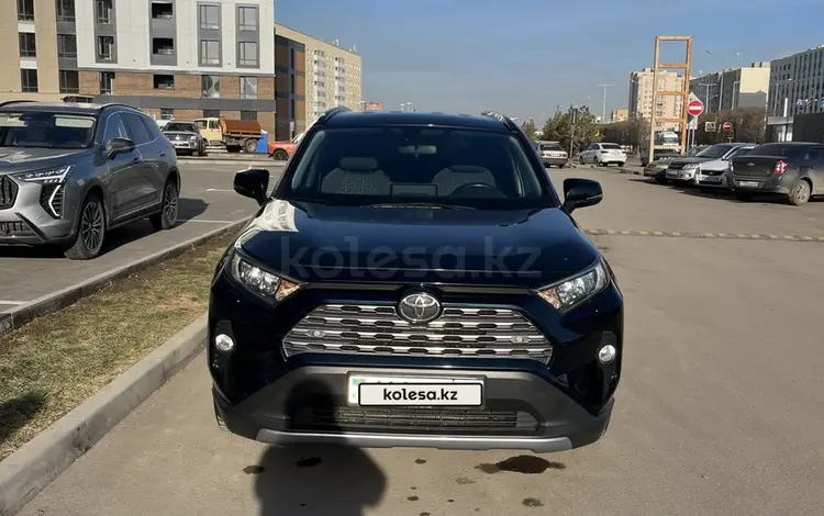 Toyota RAV4 2020 года за 15 300 000 тг. в Астана