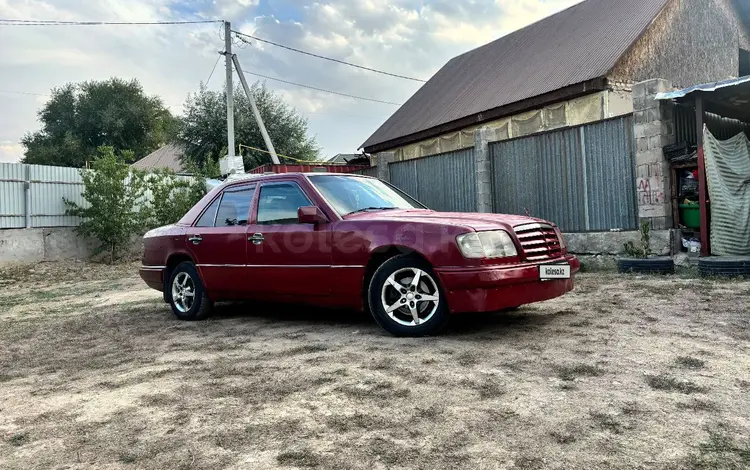 Mercedes-Benz E 220 1994 года за 1 350 000 тг. в Алматы