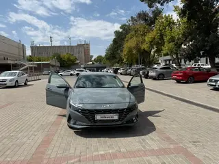 Hyundai Elantra, 2022