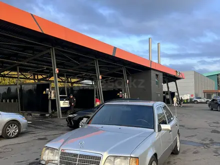 Mercedes-Benz E 280 1995 года за 3 500 000 тг. в Алматы – фото 4