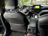 Toyota Camry 2022 года за 19 500 000 тг. в Экибастуз – фото 4