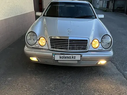 Mercedes-Benz E 320 1998 года за 4 400 000 тг. в Шымкент – фото 2