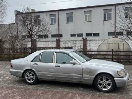 Mercedes-Benz S 320 1995 года за 3 392 112 тг. в Караганда – фото 17