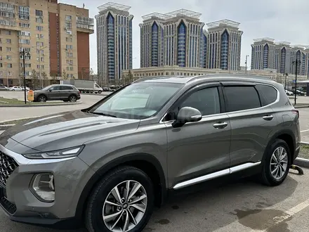Hyundai Santa Fe 2019 года за 13 500 000 тг. в Астана