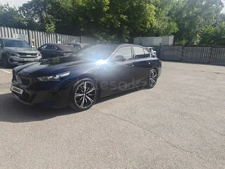 BMW 530 2024 года за 44 500 000 тг. в Алматы – фото 2