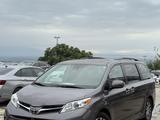 Toyota Sienna 2019 года за 12 500 000 тг. в Кульсары – фото 3