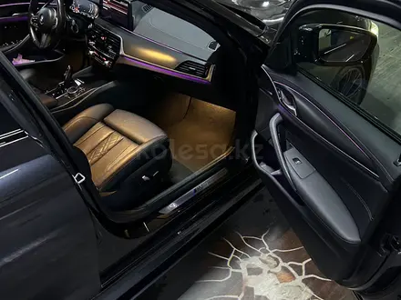 BMW 540 2021 года за 25 000 000 тг. в Шымкент – фото 12