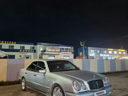 Mercedes-Benz E 240 1998 года за 3 500 000 тг. в Уральск – фото 6