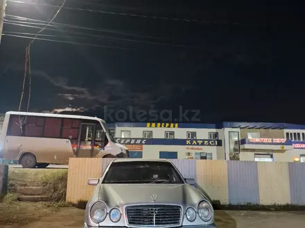 Mercedes-Benz E 240 1998 года за 3 500 000 тг. в Уральск – фото 7