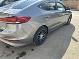 Hyundai Elantra 2016 годаfor4 500 000 тг. в Кокшетау – фото 2