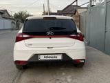 Hyundai i20 2023 годаfor6 800 000 тг. в Шымкент – фото 4