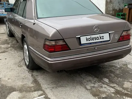 Mercedes-Benz E 280 1994 года за 2 990 000 тг. в Шымкент – фото 3