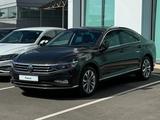 Volkswagen Passat 2022 года за 17 800 000 тг. в Алматы