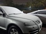 Volkswagen Touareg 2006 года за 5 500 000 тг. в Астана – фото 5