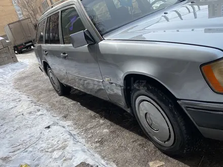 Mercedes-Benz E 200 1991 года за 2 300 000 тг. в Астана – фото 4