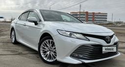 Toyota Camry 2019 года за 14 900 000 тг. в Жезказган