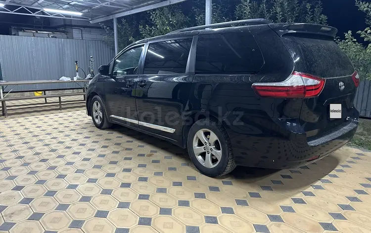 Toyota Sienna 2017 года за 8 000 000 тг. в Алматы