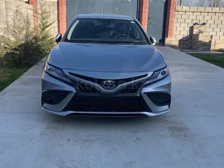 Toyota Camry 2018 года за 8 600 000 тг. в Шымкент