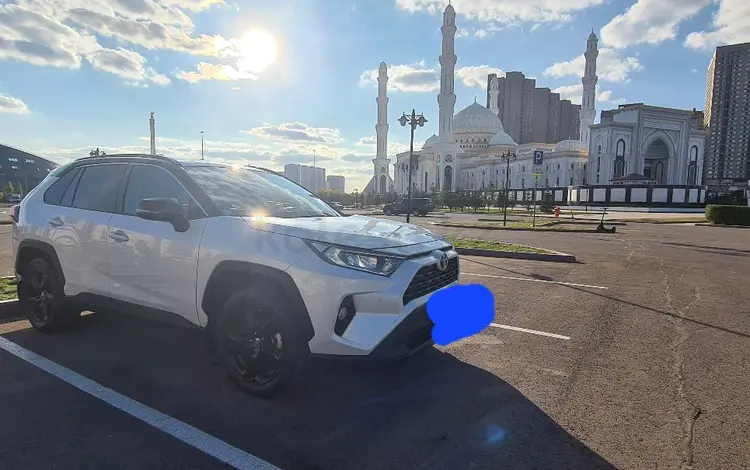 Toyota RAV4 2021 года за 16 000 000 тг. в Астана