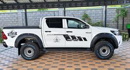 Toyota Hilux 2018 года за 14 300 000 тг. в Шымкент