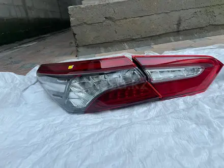 Задние фонари на Toyota Camry GR Sport 70 за 85 000 тг. в Алматы