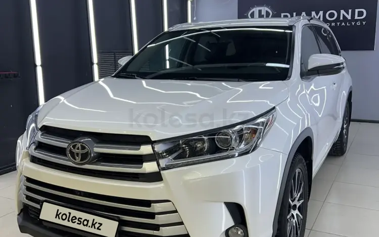 Toyota Highlander 2017 года за 21 900 000 тг. в Атырау