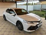 Toyota Camry 2021 года за 15 800 000 тг. в Уральск – фото 3