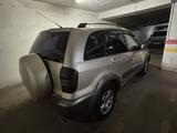 Toyota RAV4 2004 годаfor5 400 000 тг. в Астана – фото 3