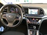 Hyundai Elantra 2018 года за 6 700 000 тг. в Актау – фото 2